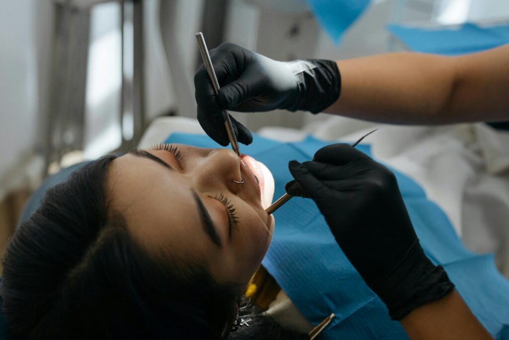 Aparatele dentare moderne: mai este ortodonția doar pentru adolescenți?